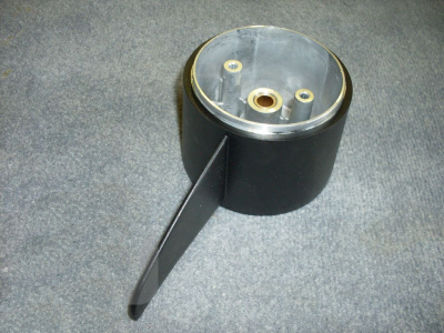Крышка с направляющим пером и втулкой для электродвигателя MotorGuide